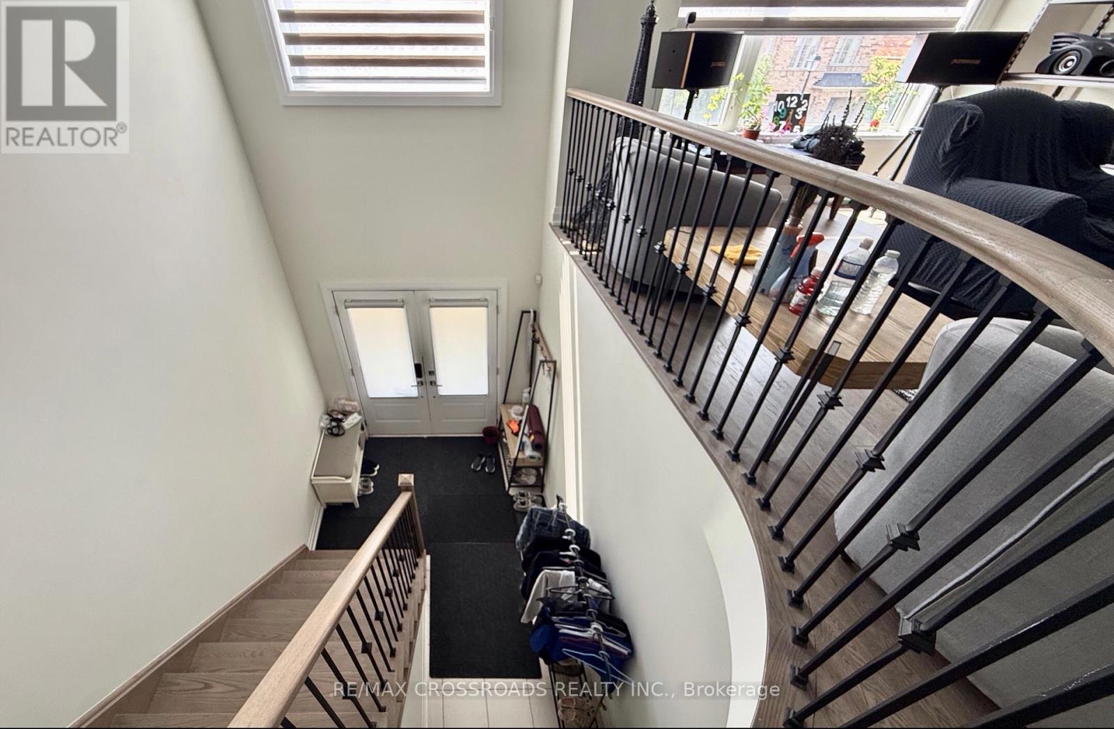 Photo 2 of 913 Isaac Phillips Way E, Newmarket ON