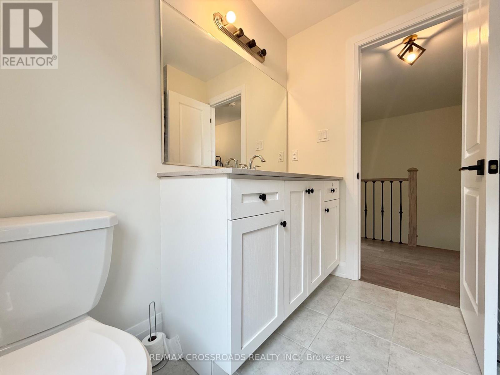 Photo 21 of 913 Isaac Phillips Way E, Newmarket ON
