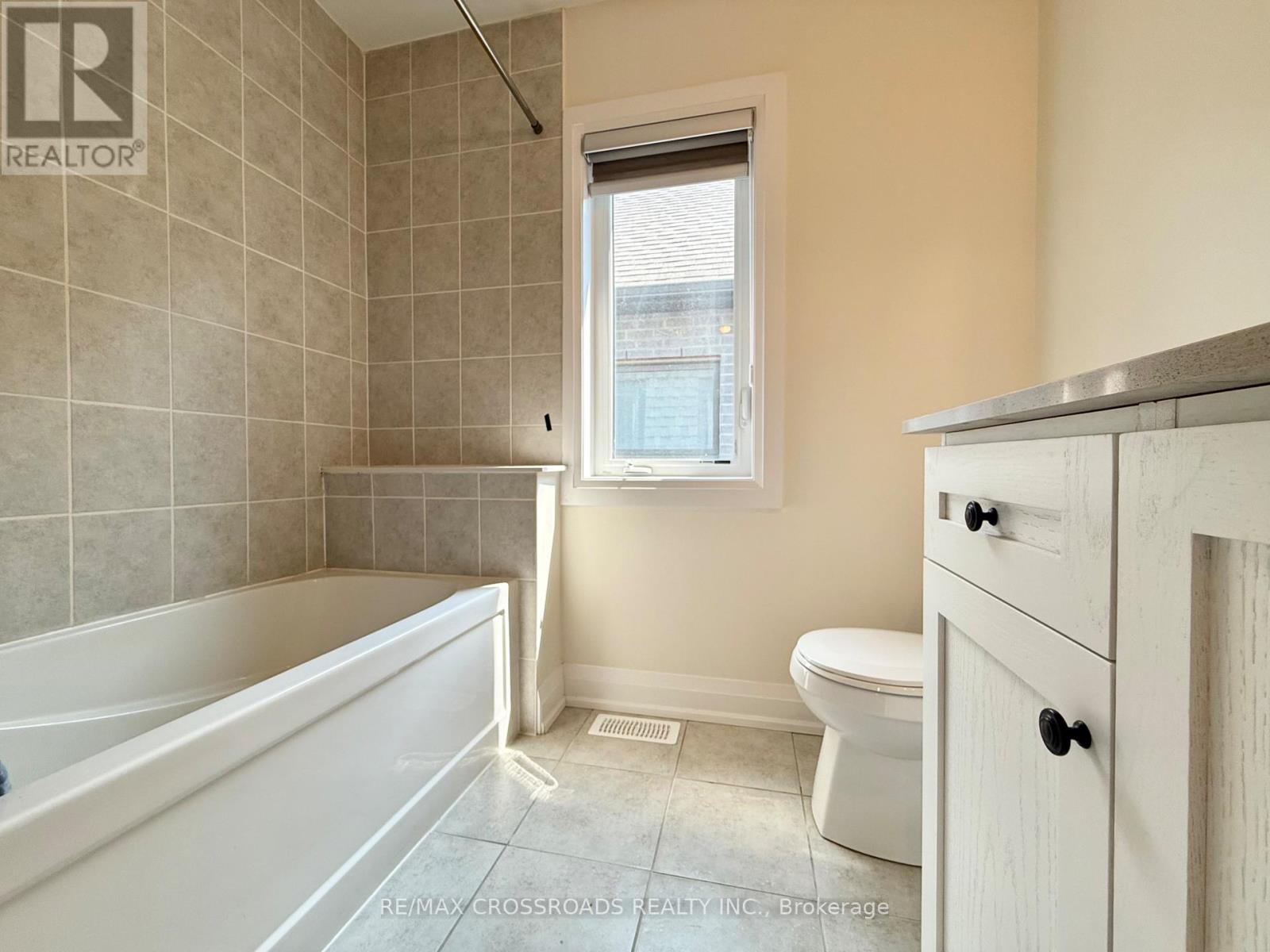 Photo 22 of 913 Isaac Phillips Way E, Newmarket ON