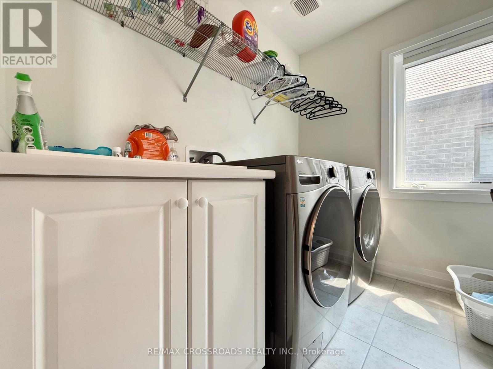 Photo 23 of 913 Isaac Phillips Way E, Newmarket ON