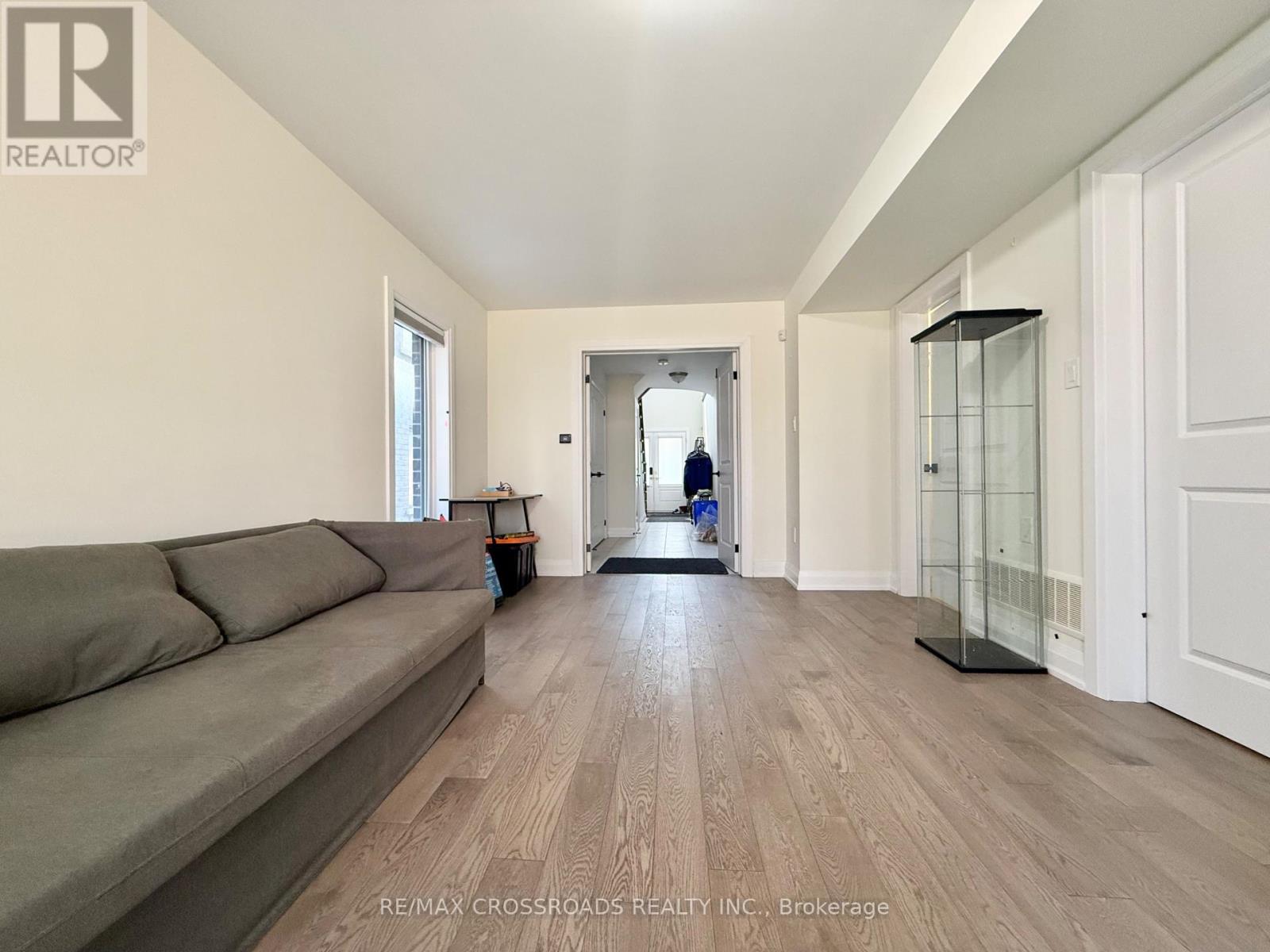 Photo 25 of 913 Isaac Phillips Way E, Newmarket ON