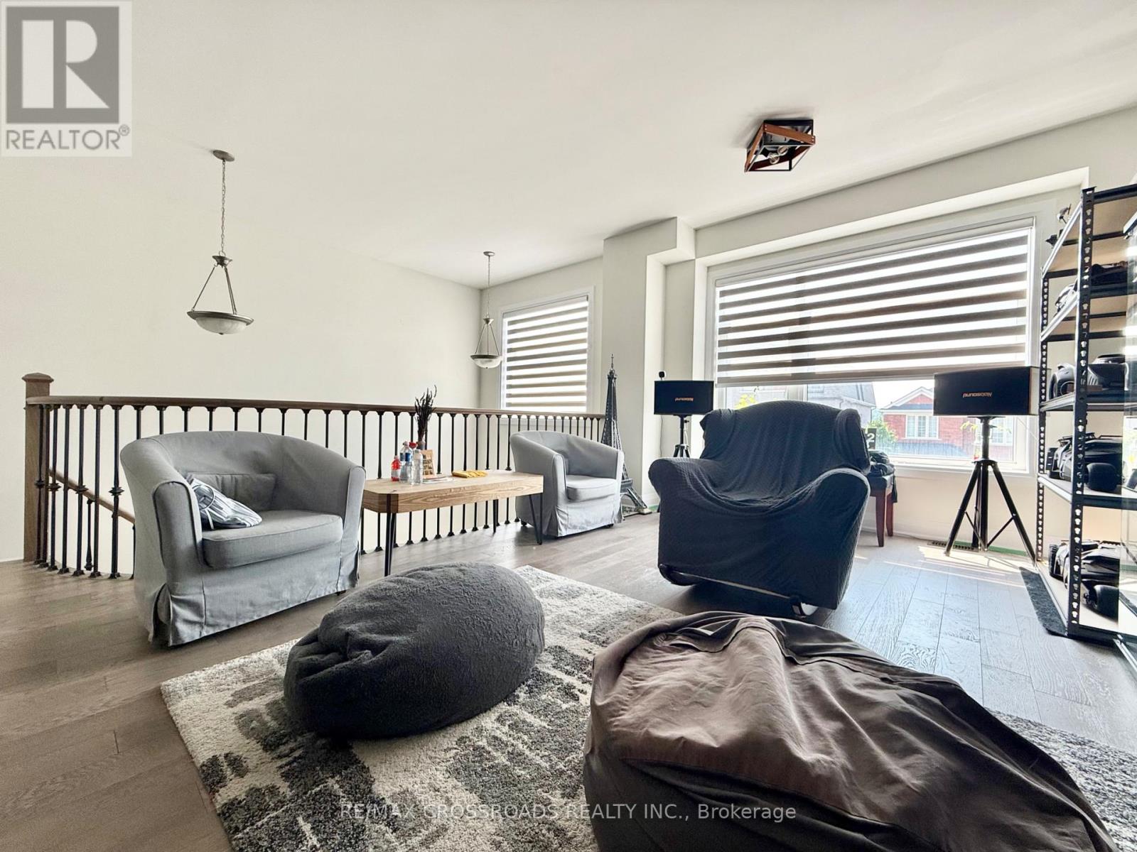 Photo 4 of 913 Isaac Phillips Way E, Newmarket ON