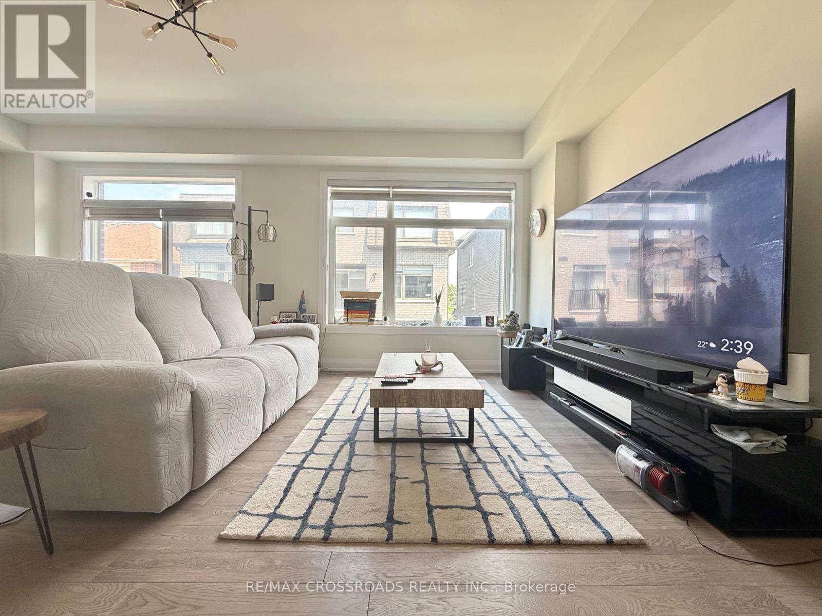 Photo 9 of 913 Isaac Phillips Way E, Newmarket ON