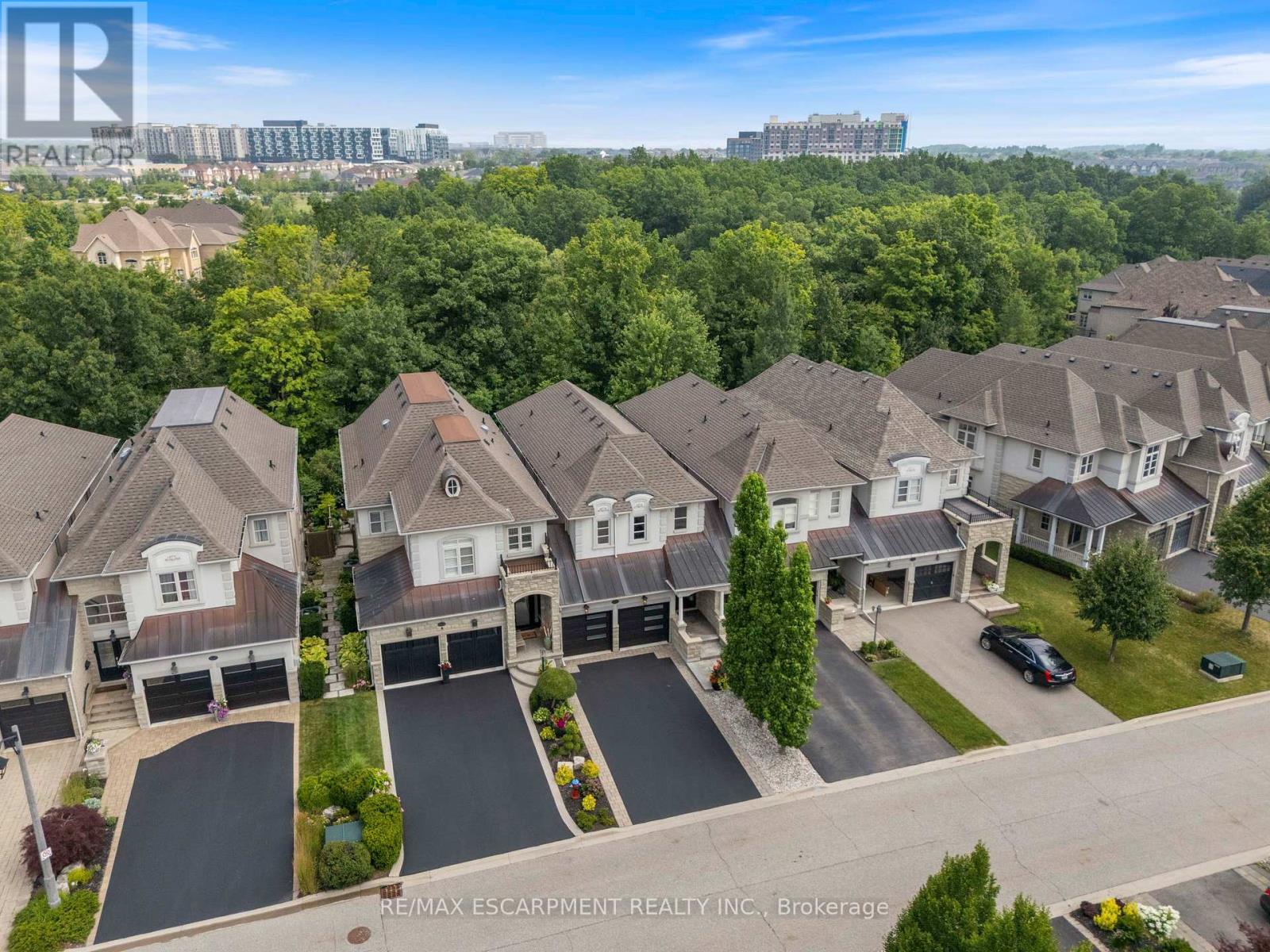 Photo 2 of 3143 Watercliffe Court, Oakville ON