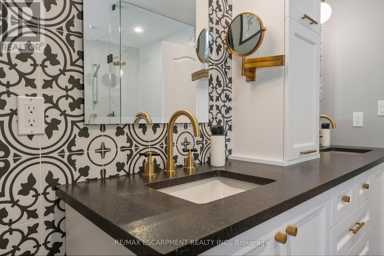 Photo 24 of 3143 Watercliffe Court, Oakville ON