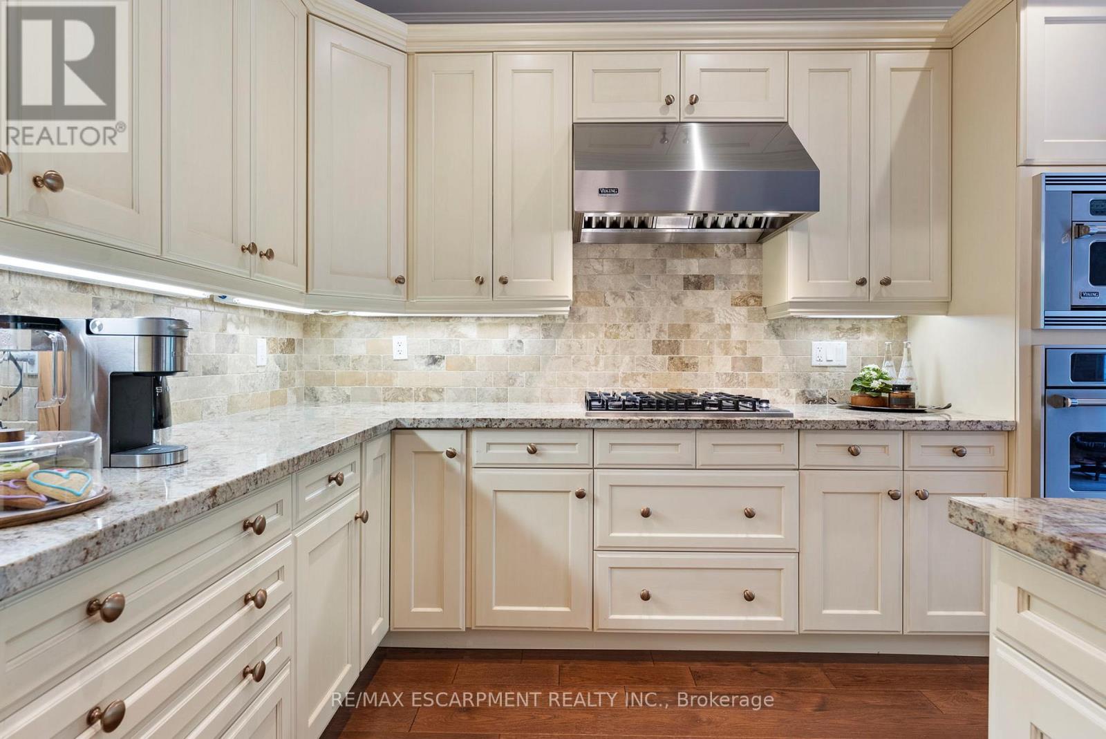 Photo 8 of 3143 Watercliffe Court, Oakville ON