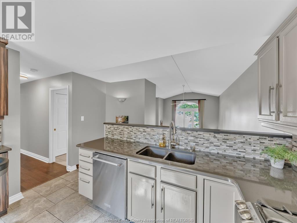 Photo 11 of 1046 Rendezvous Drive, Windsor ON
