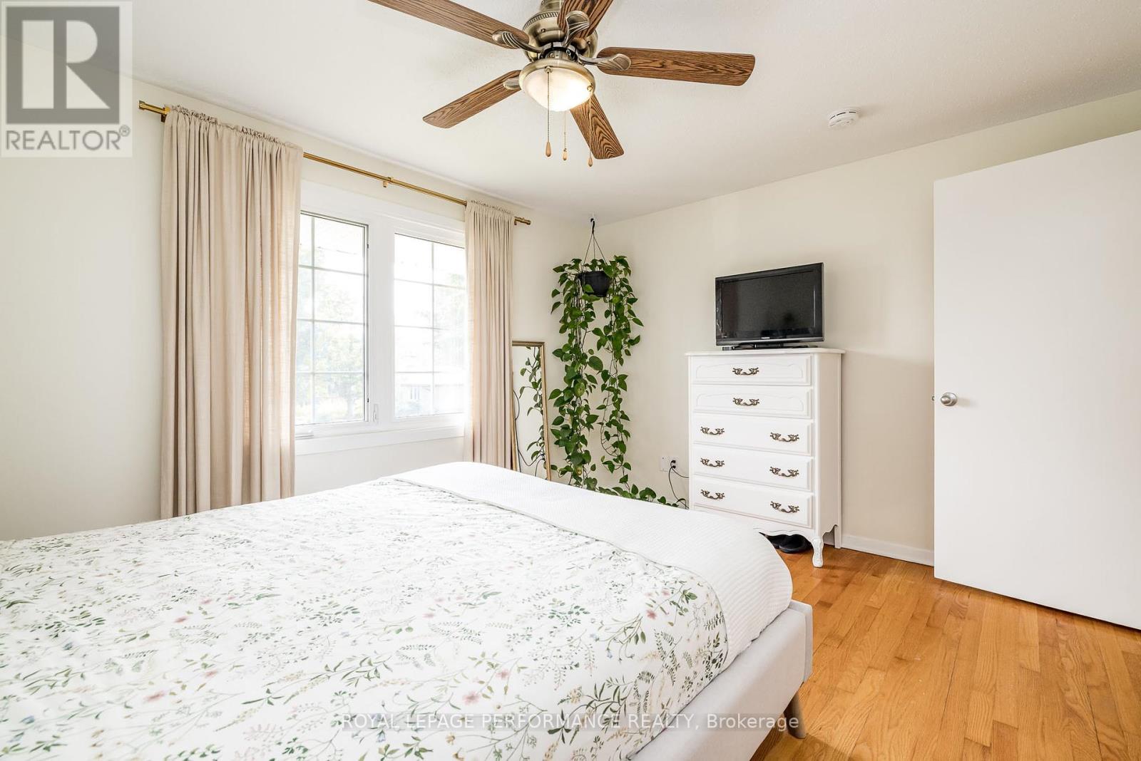 Photo 13 of 3038 Southmore Drive E, Ottawa ON