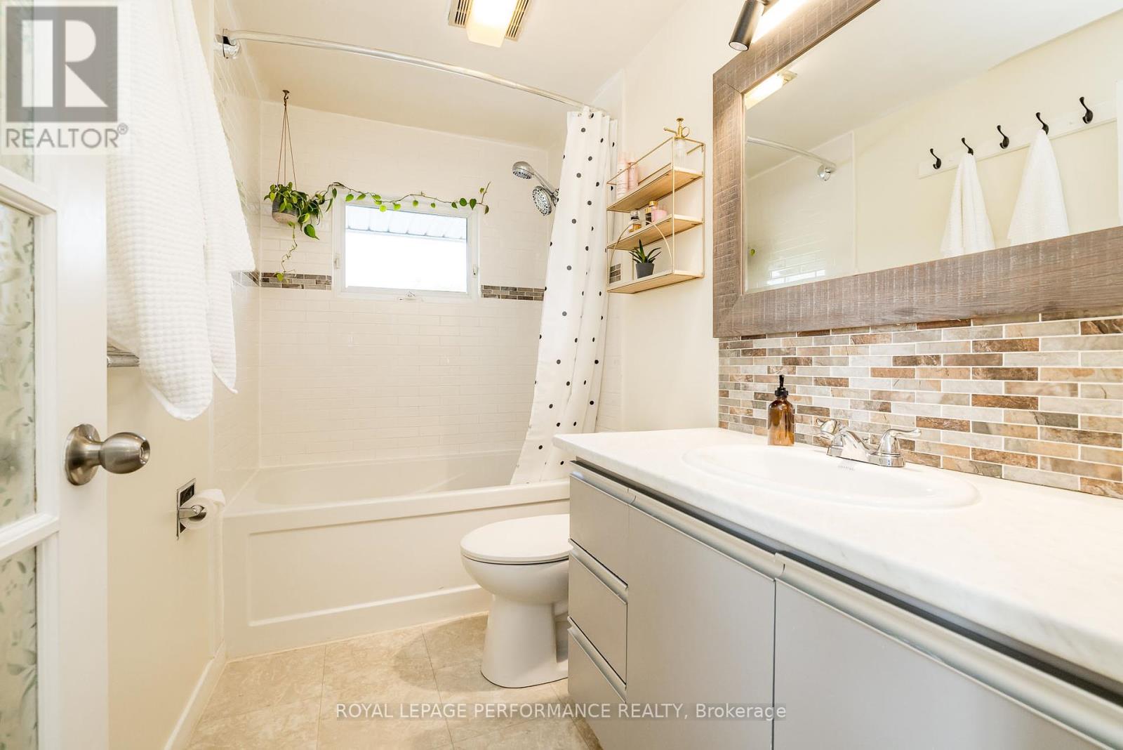 Photo 15 of 3038 Southmore Drive E, Ottawa ON
