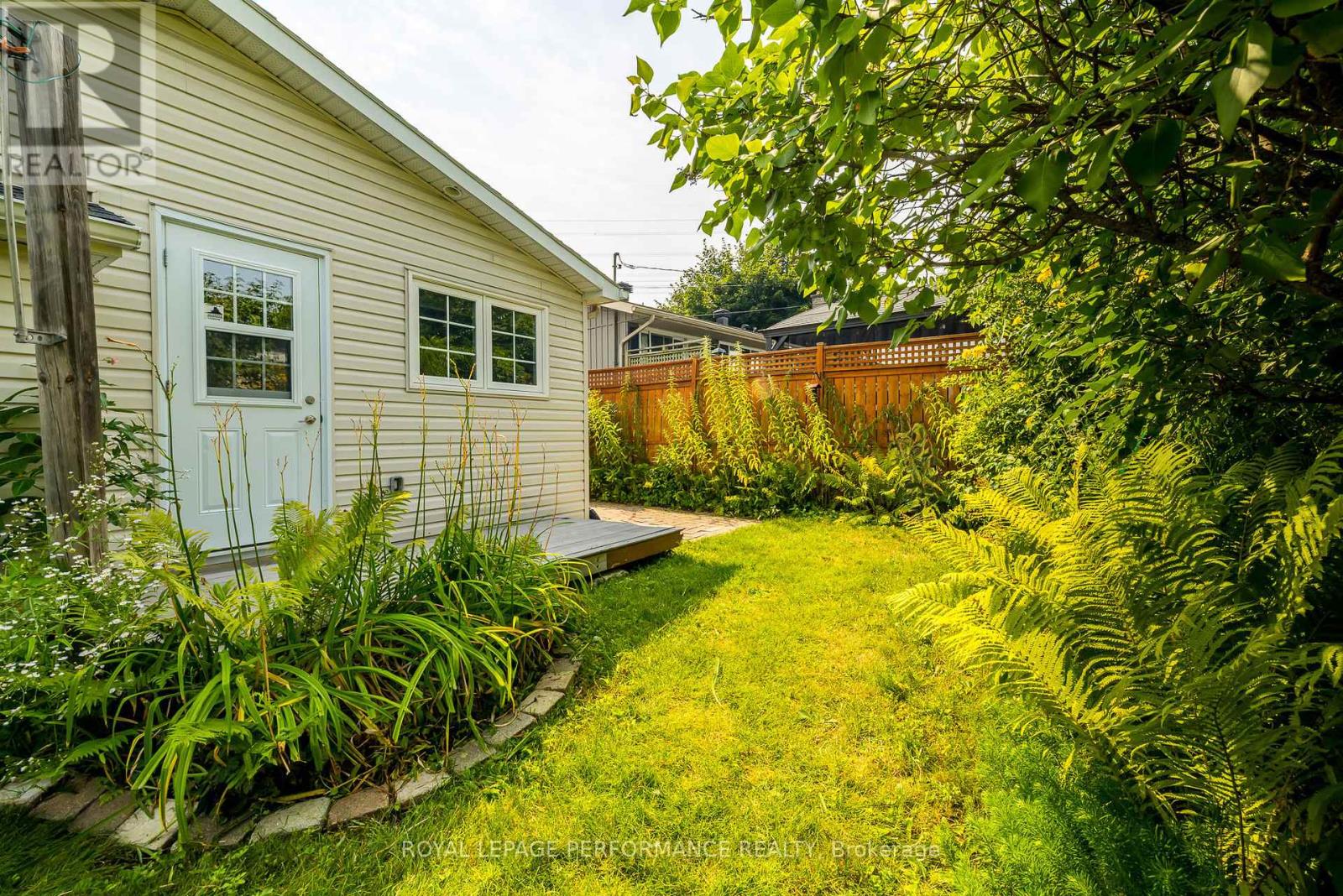 Photo 10 of 3038 Southmore Drive E, Ottawa ON