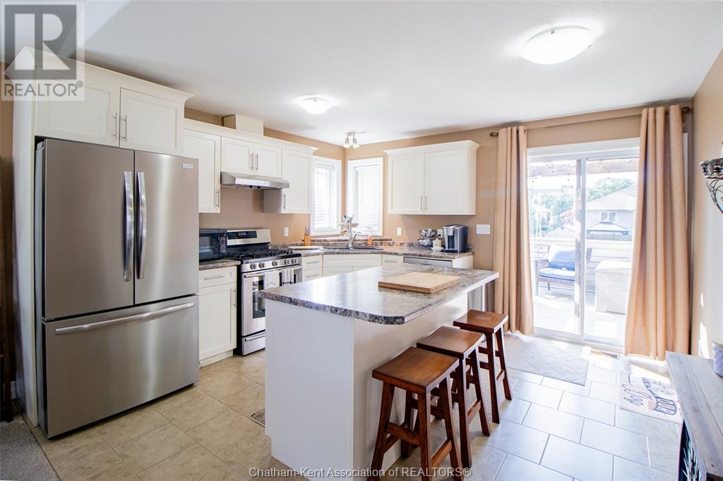 Photo 4 of 55 Birchwood Street, Chatham ON