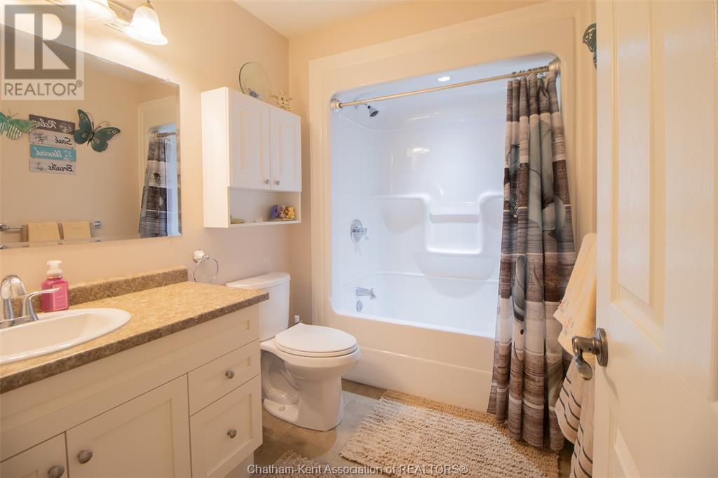 Photo 40 of 55 Birchwood Street, Chatham ON