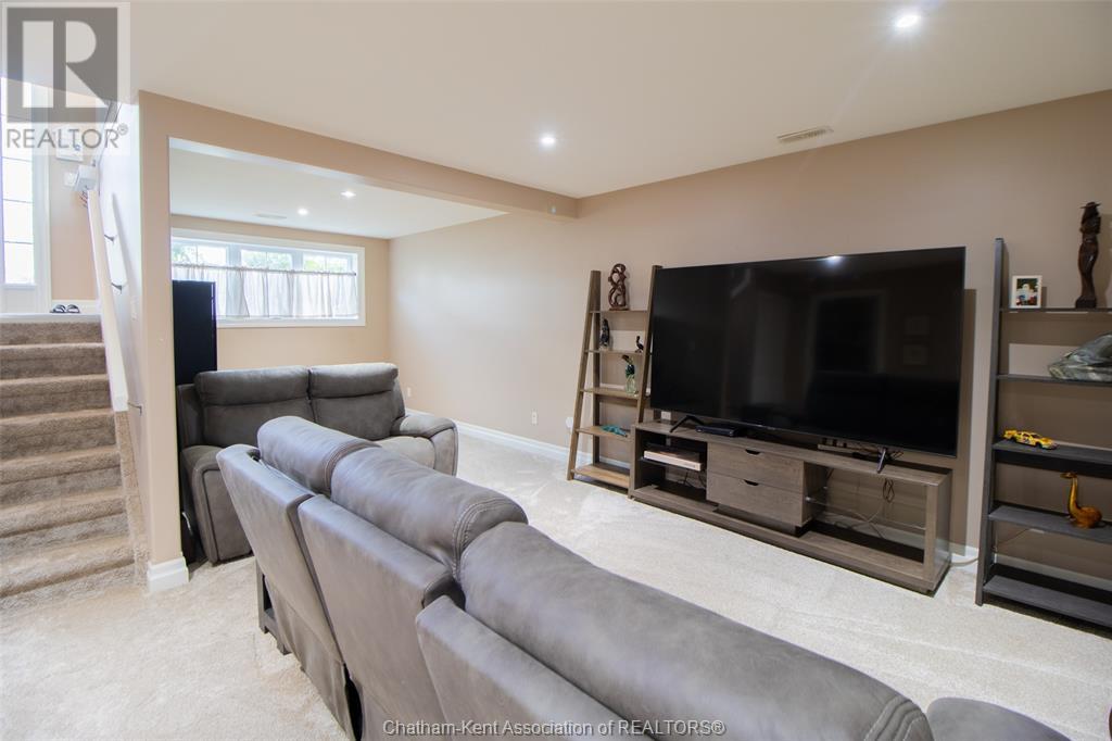 Photo 33 of 55 Birchwood Street, Chatham ON