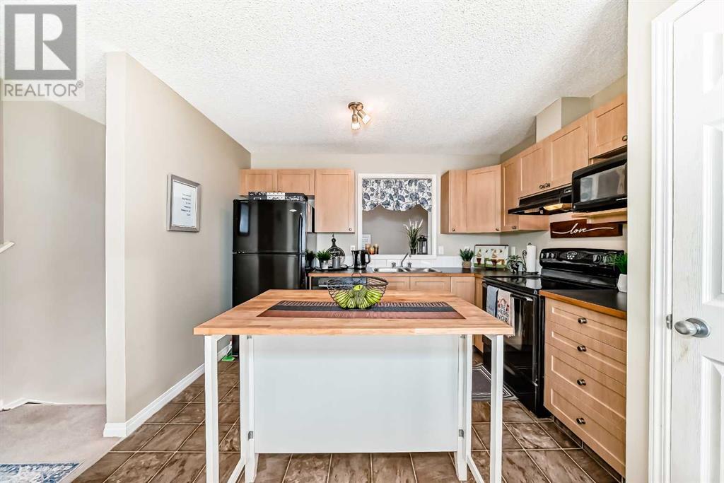 Single Family House 4 Level for Sale in  Copperfield Lane SE Copperfield Calgary 