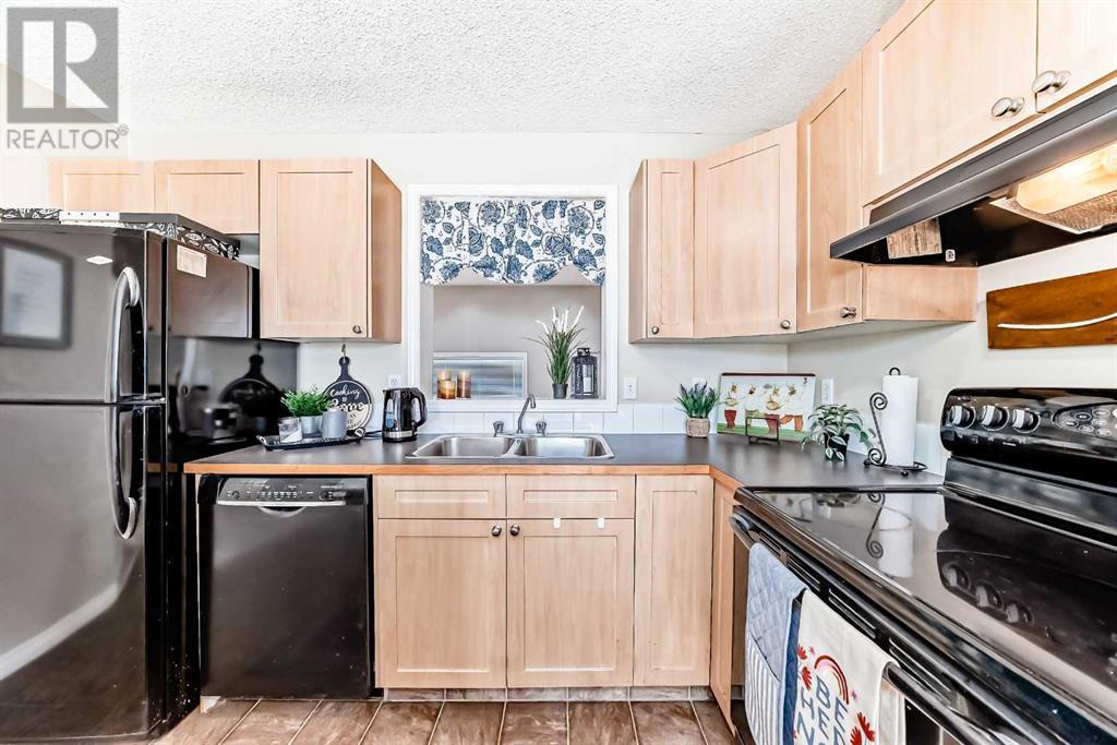 Single Family House 4 Level for Sale in  Copperfield Lane SE Copperfield Calgary 