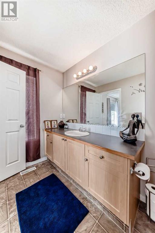 Single Family House 4 Level for Sale in  Copperfield Lane SE Copperfield Calgary 