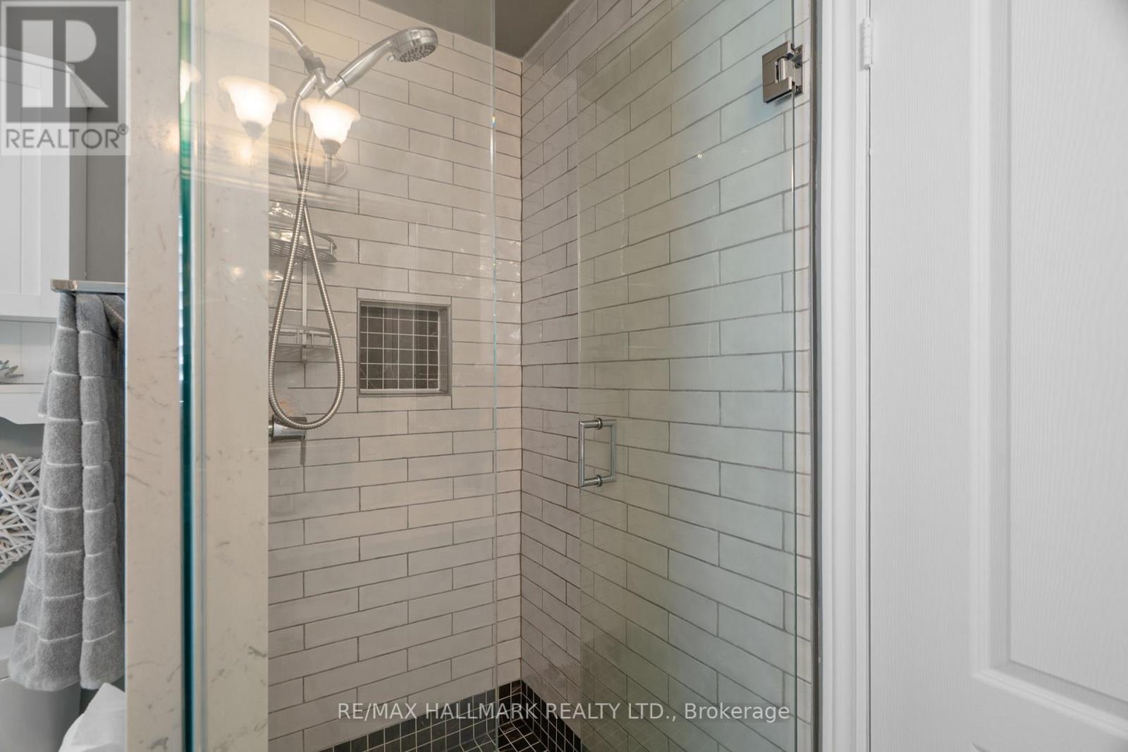 Photo 32 of 83 Tunney Place, Whitby ON