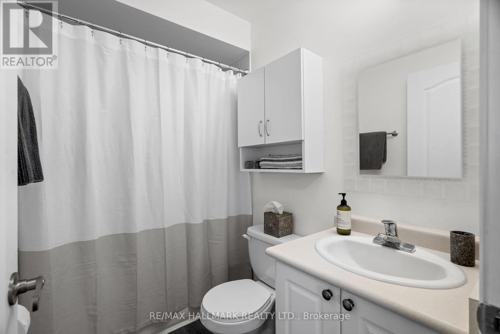Photo 4 of 83 Tunney Place, Whitby ON