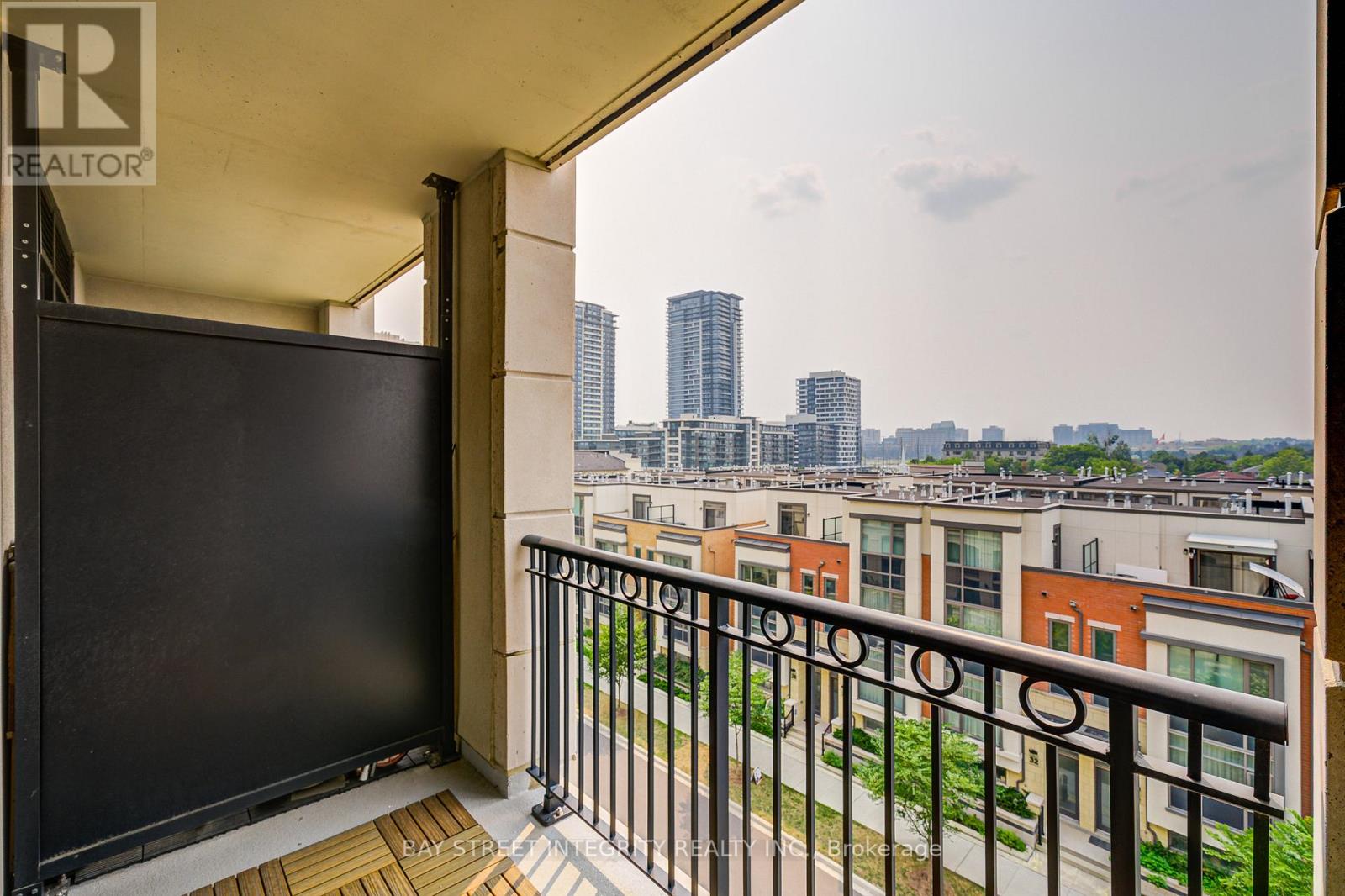 Photo 31 of 626 W 268 Buchanan Drive, Markham ON