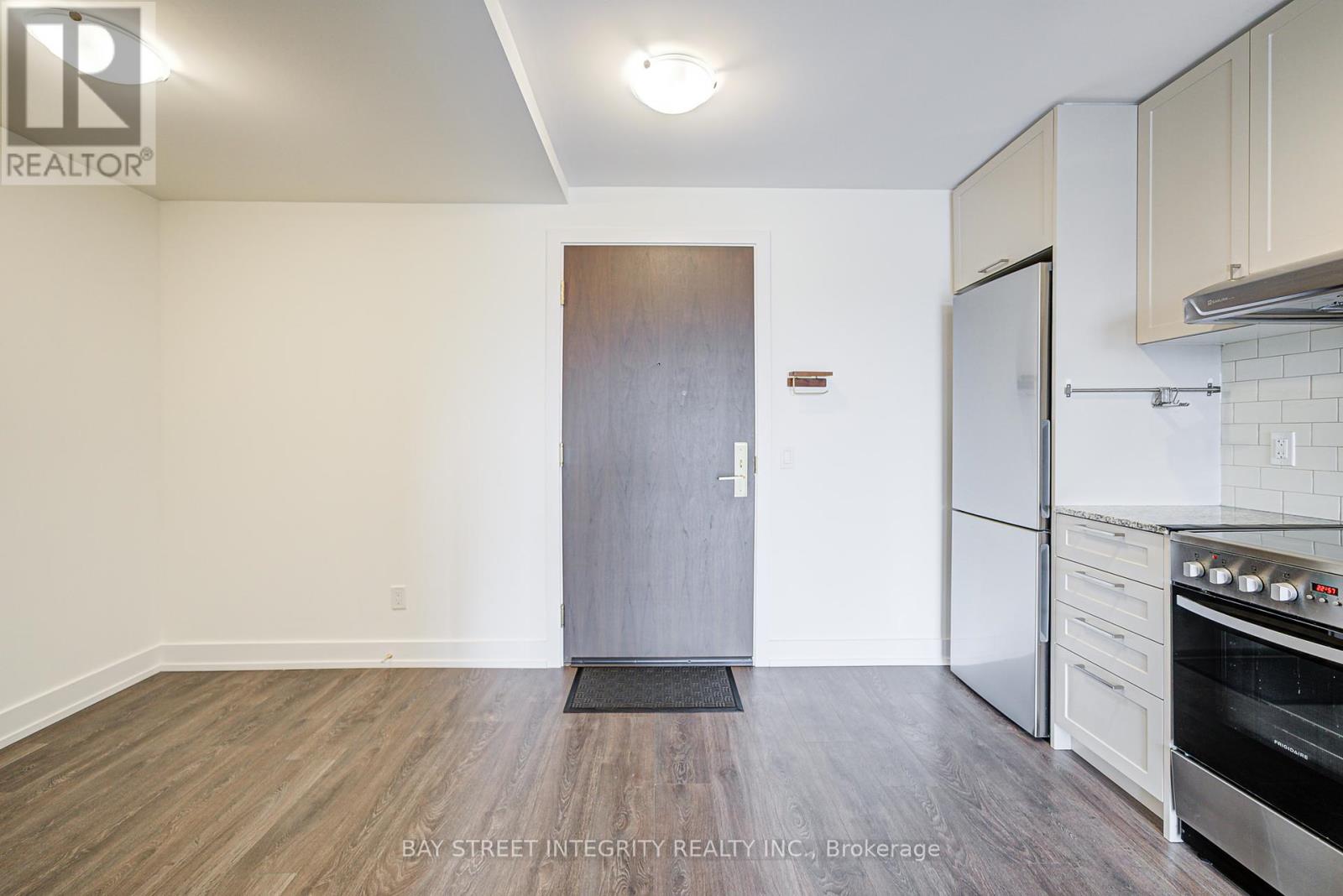 Photo 8 of 626 W 268 Buchanan Drive, Markham ON