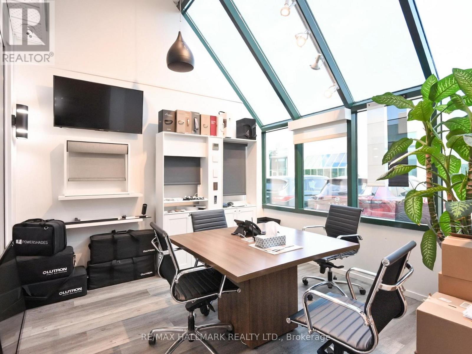 Photo 10 of 14 175 West Beaver Creek Road, Richmond Hill ON