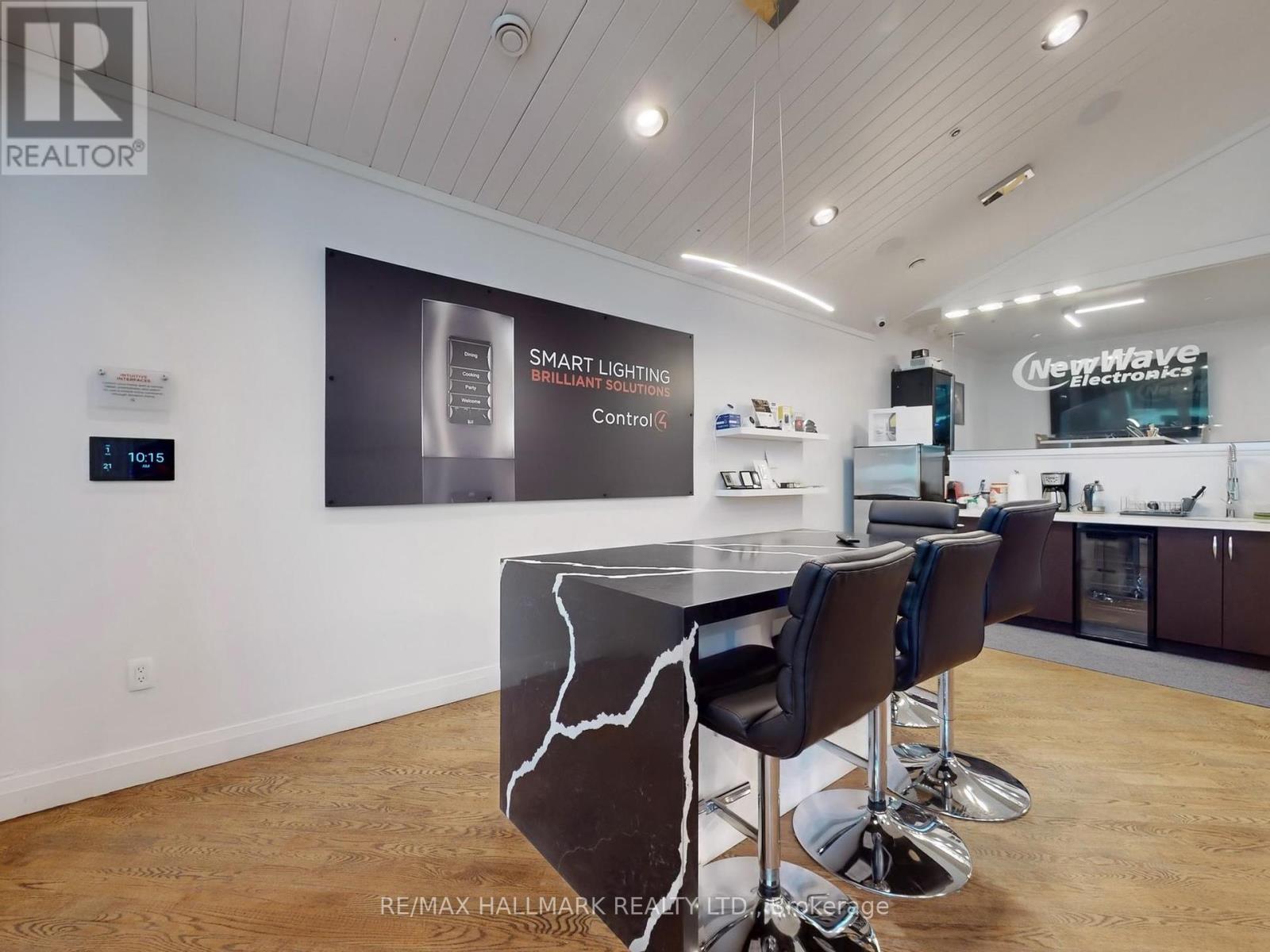 Photo 11 of 14 175 West Beaver Creek Road, Richmond Hill ON