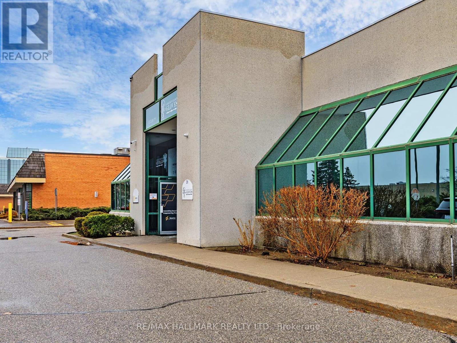 Photo 6 of 14 175 West Beaver Creek Road, Richmond Hill ON