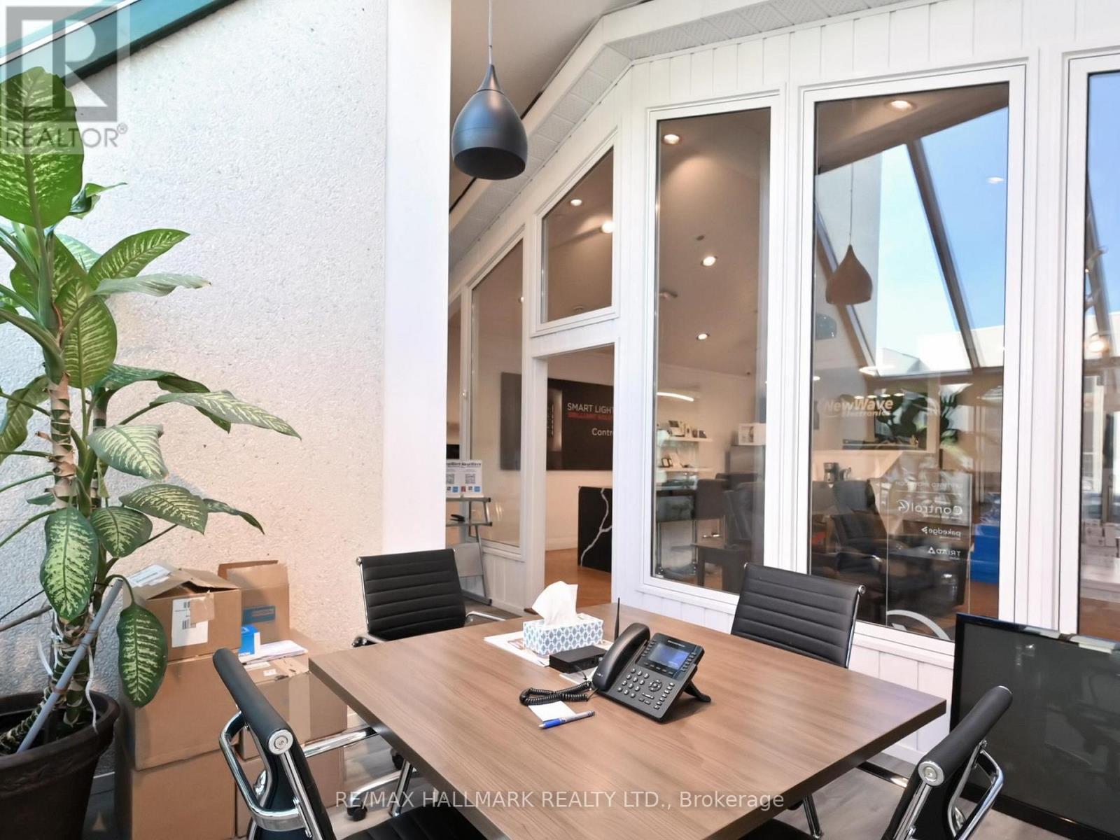 Photo 9 of 14 175 West Beaver Creek Road, Richmond Hill ON