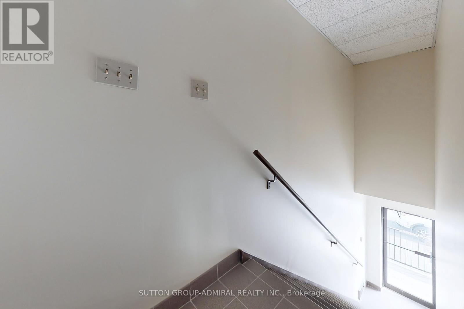 Photo 10 of 4 365 Watline Avenue, Mississauga ON