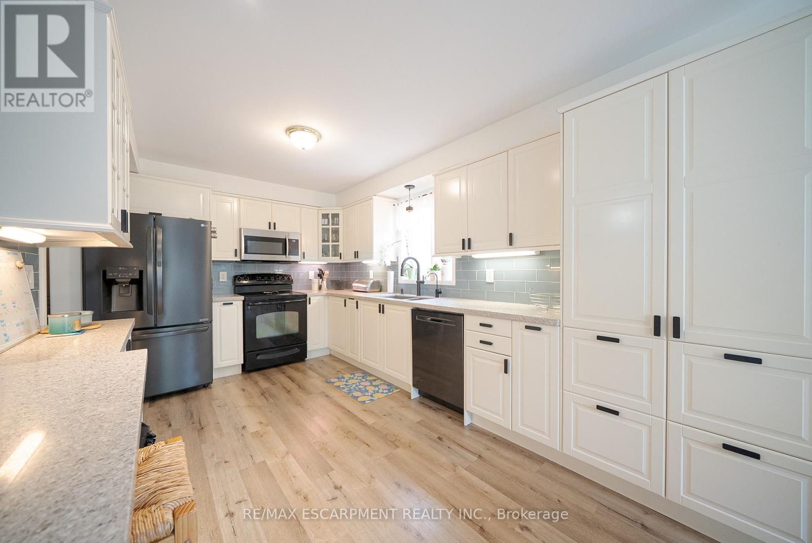 Photo 12 of 9 Osborn Avenue, Brantford ON