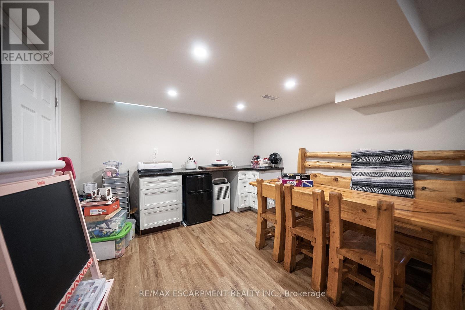 Photo 34 of 9 Osborn Avenue, Brantford ON