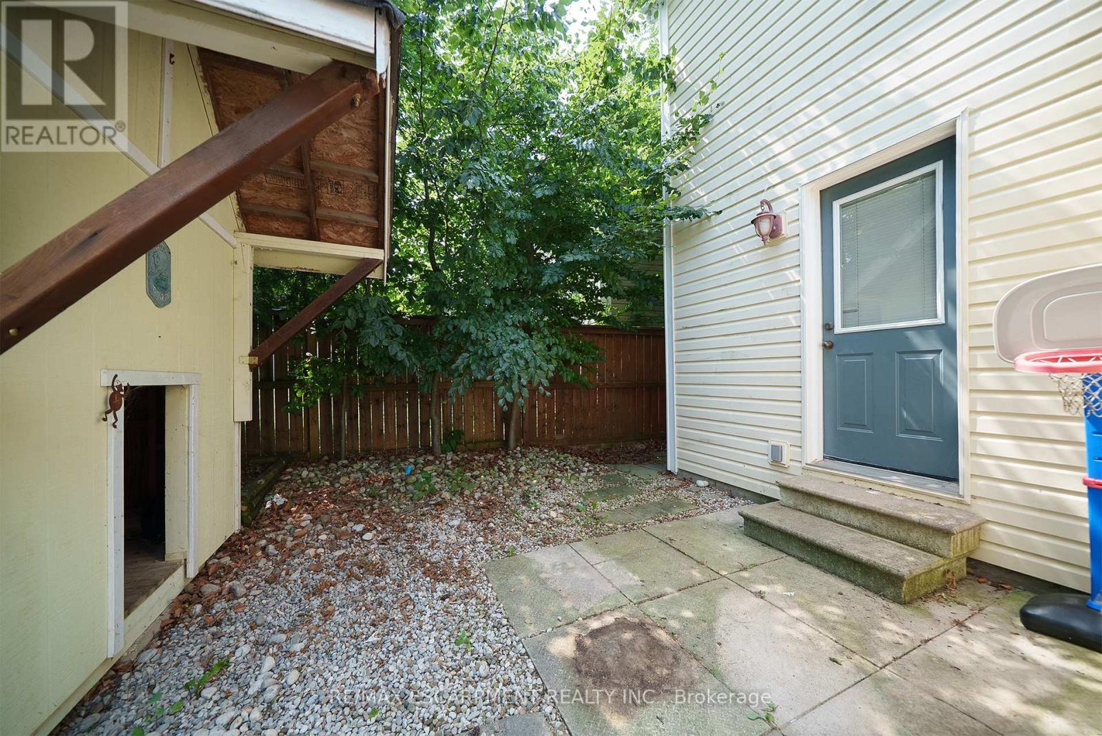 Photo 50 of 9 Osborn Avenue, Brantford ON