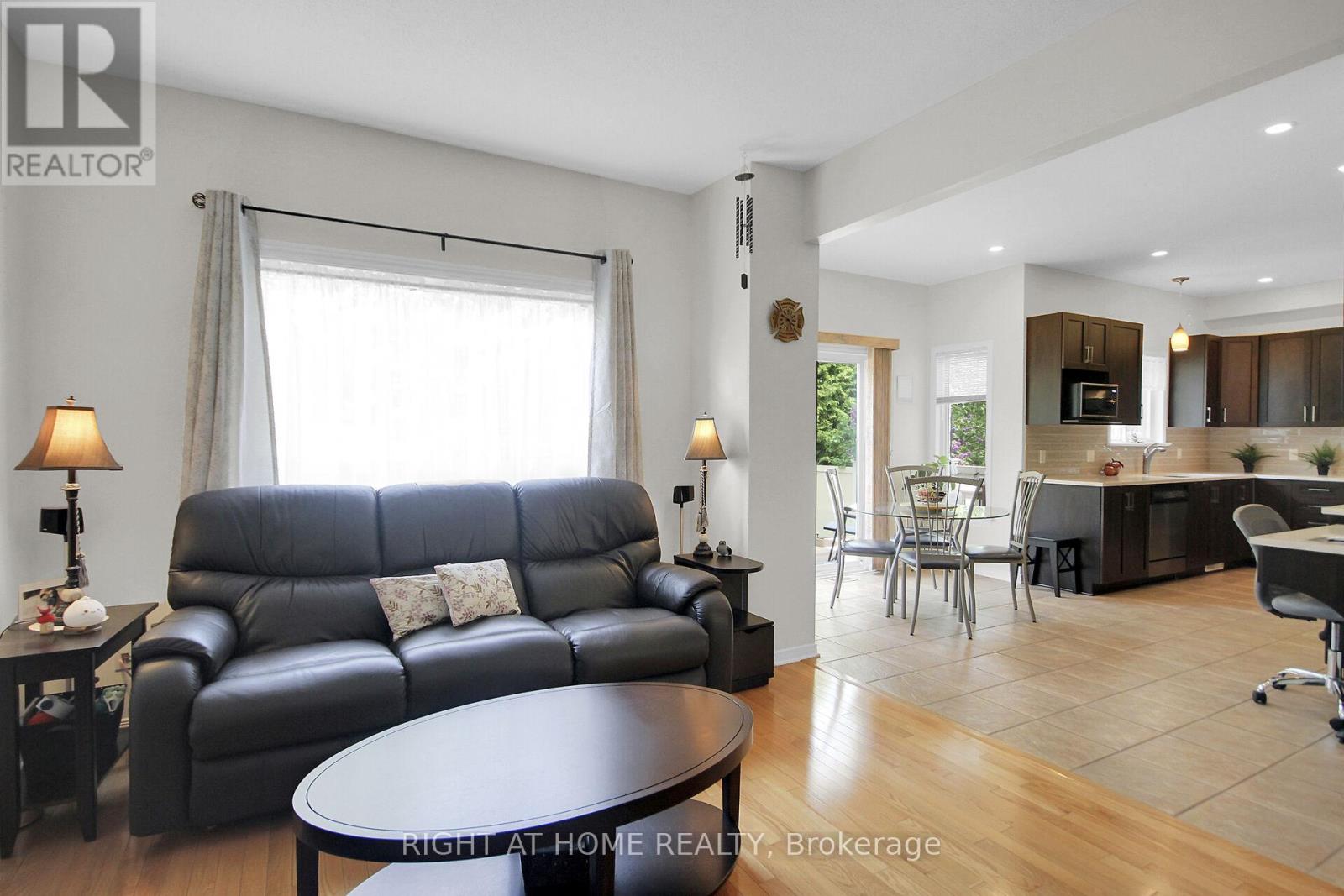 Photo 15 of 13 Sirocco Crescent, Ottawa ON