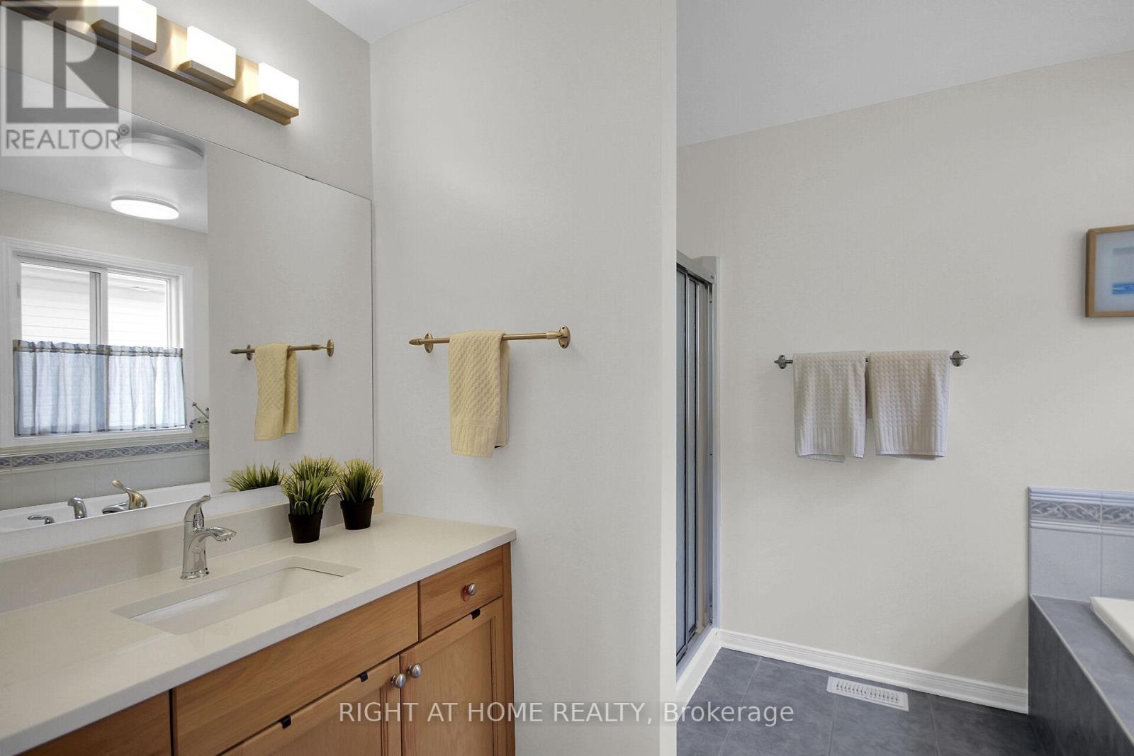 Photo 21 of 13 Sirocco Crescent, Ottawa ON