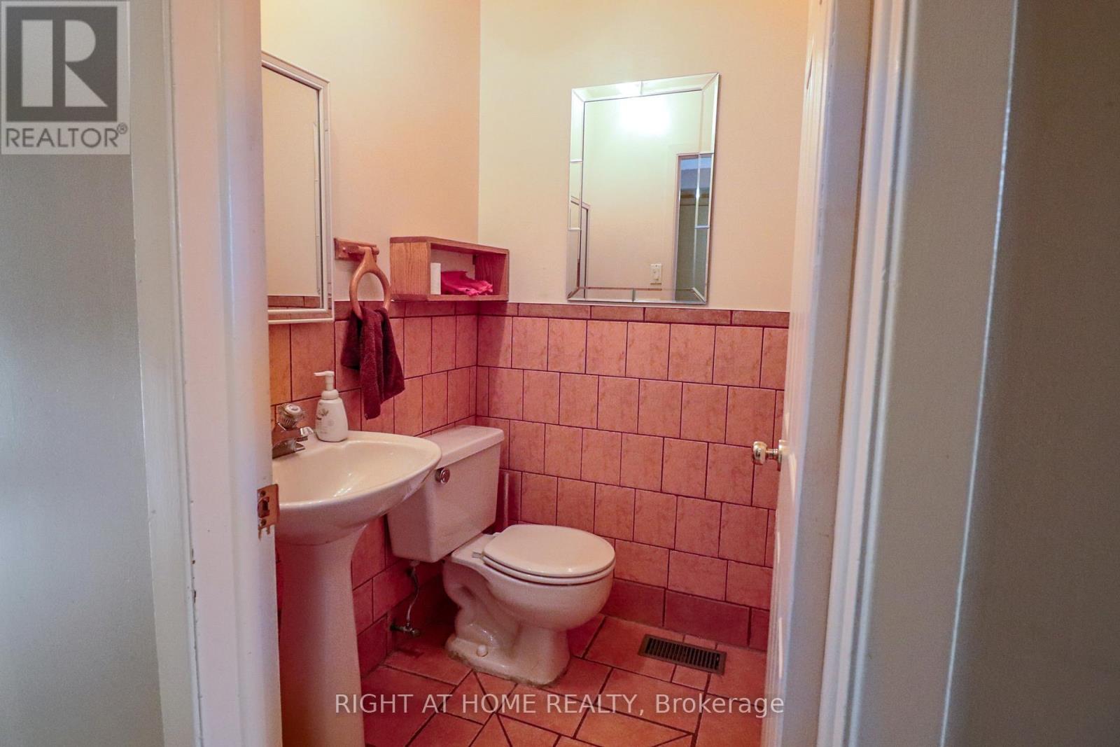 Photo 29 of 841 Thorndale Drive, Ottawa ON