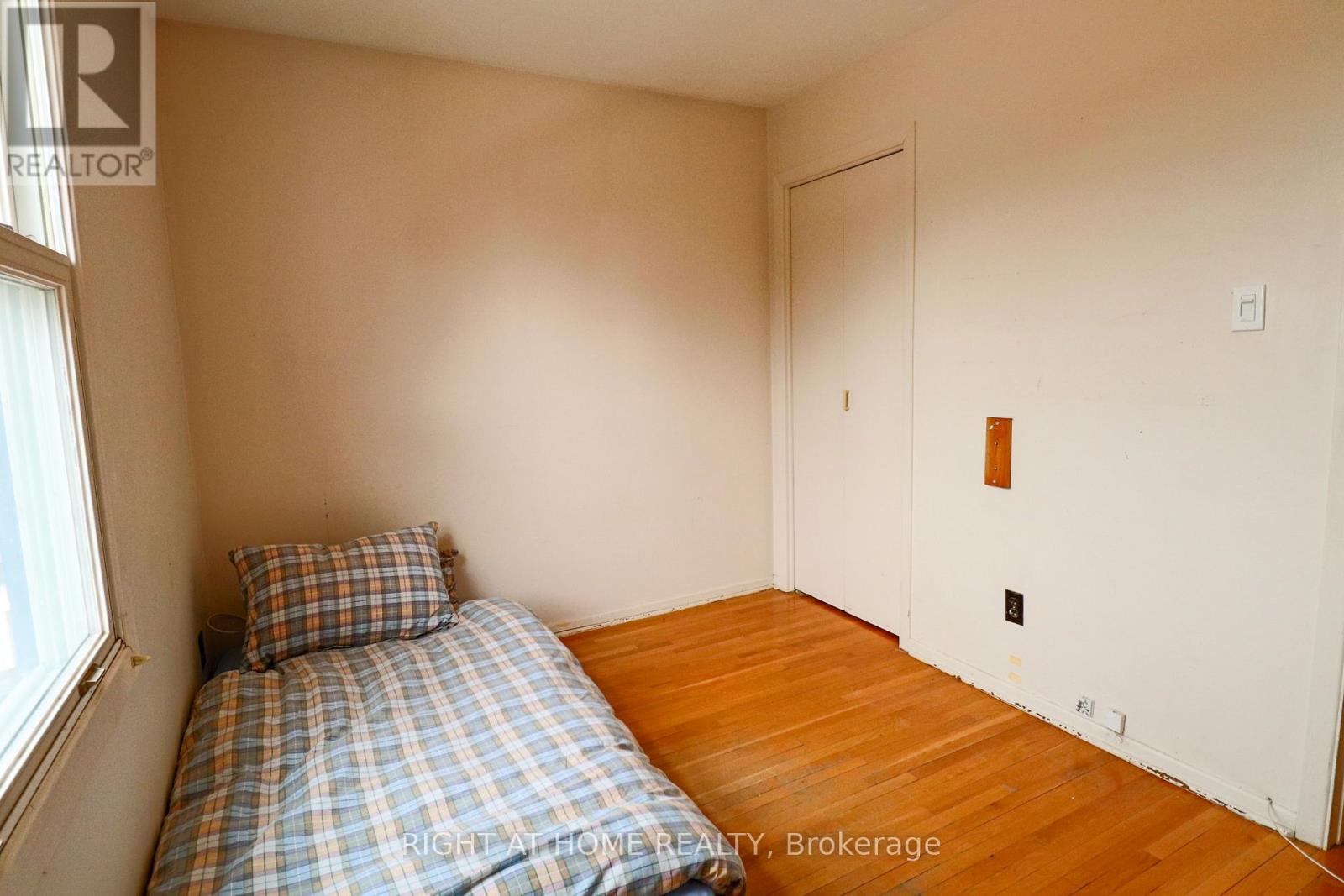 Photo 7 of 841 Thorndale Drive, Ottawa ON