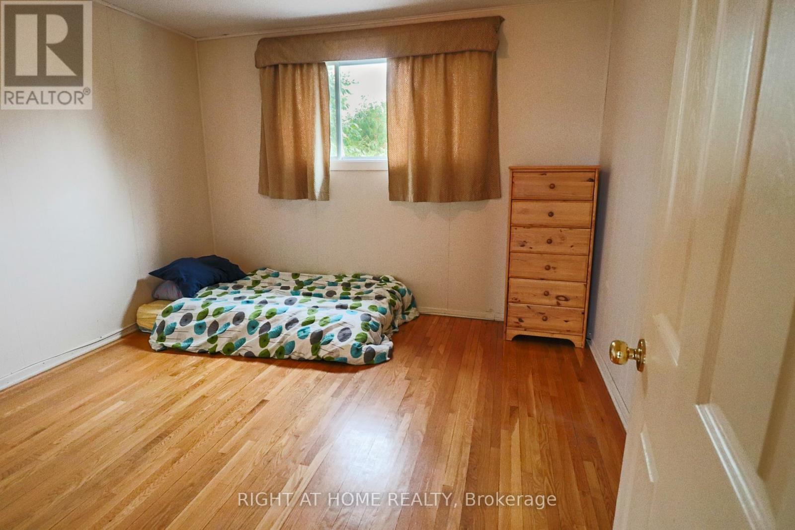 Photo 10 of 841 Thorndale Drive, Ottawa ON
