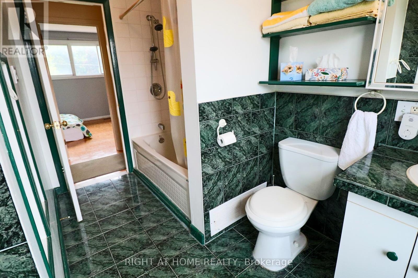 Photo 8 of 841 Thorndale Drive, Ottawa ON