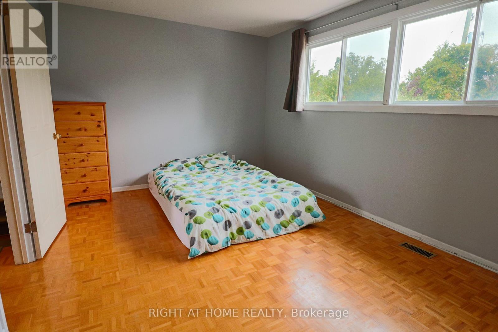Photo 11 of 841 Thorndale Drive, Ottawa ON