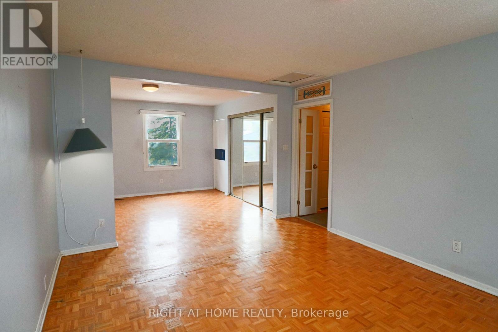 Photo 21 of 841 Thorndale Drive, Ottawa ON
