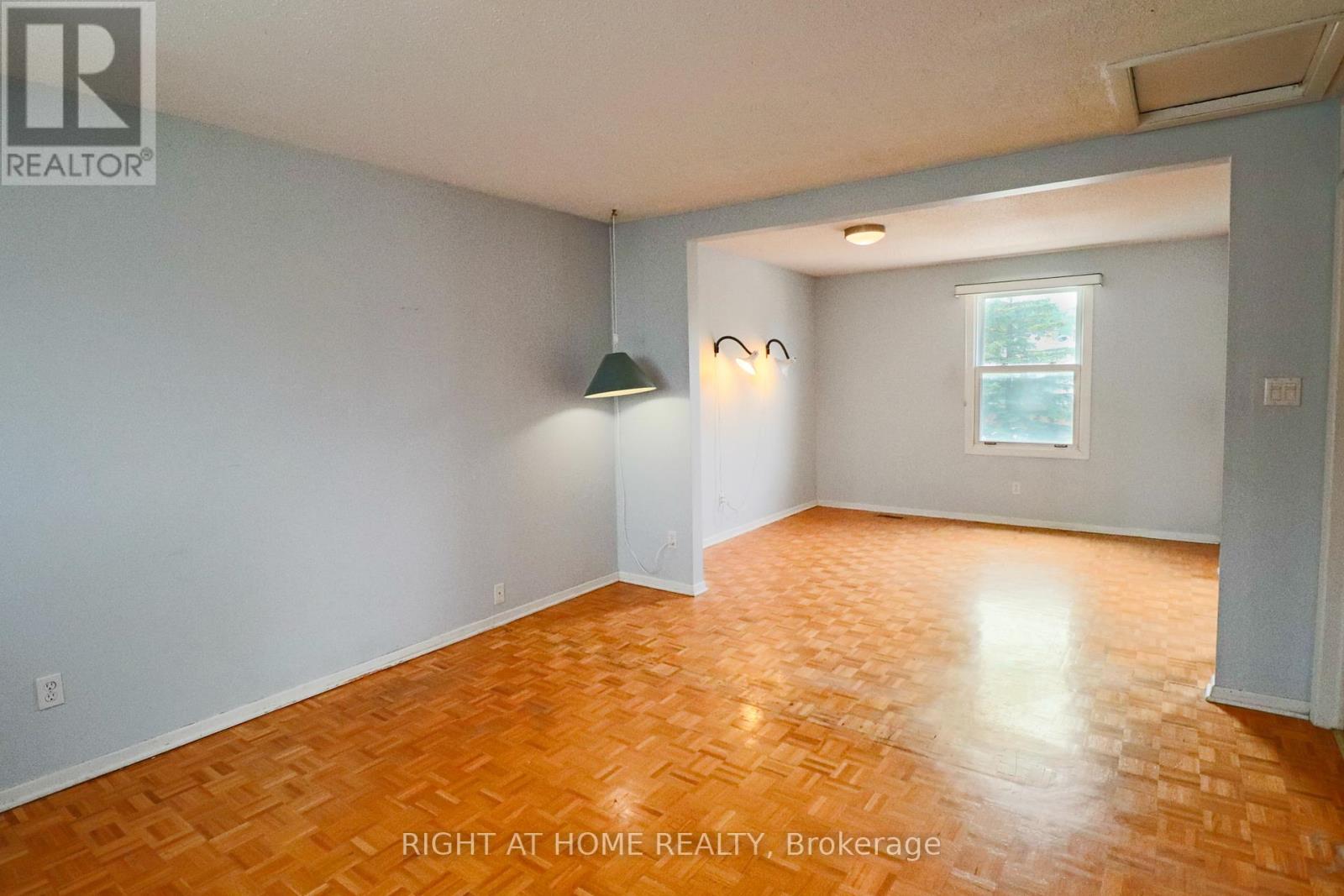 Photo 23 of 841 Thorndale Drive, Ottawa ON