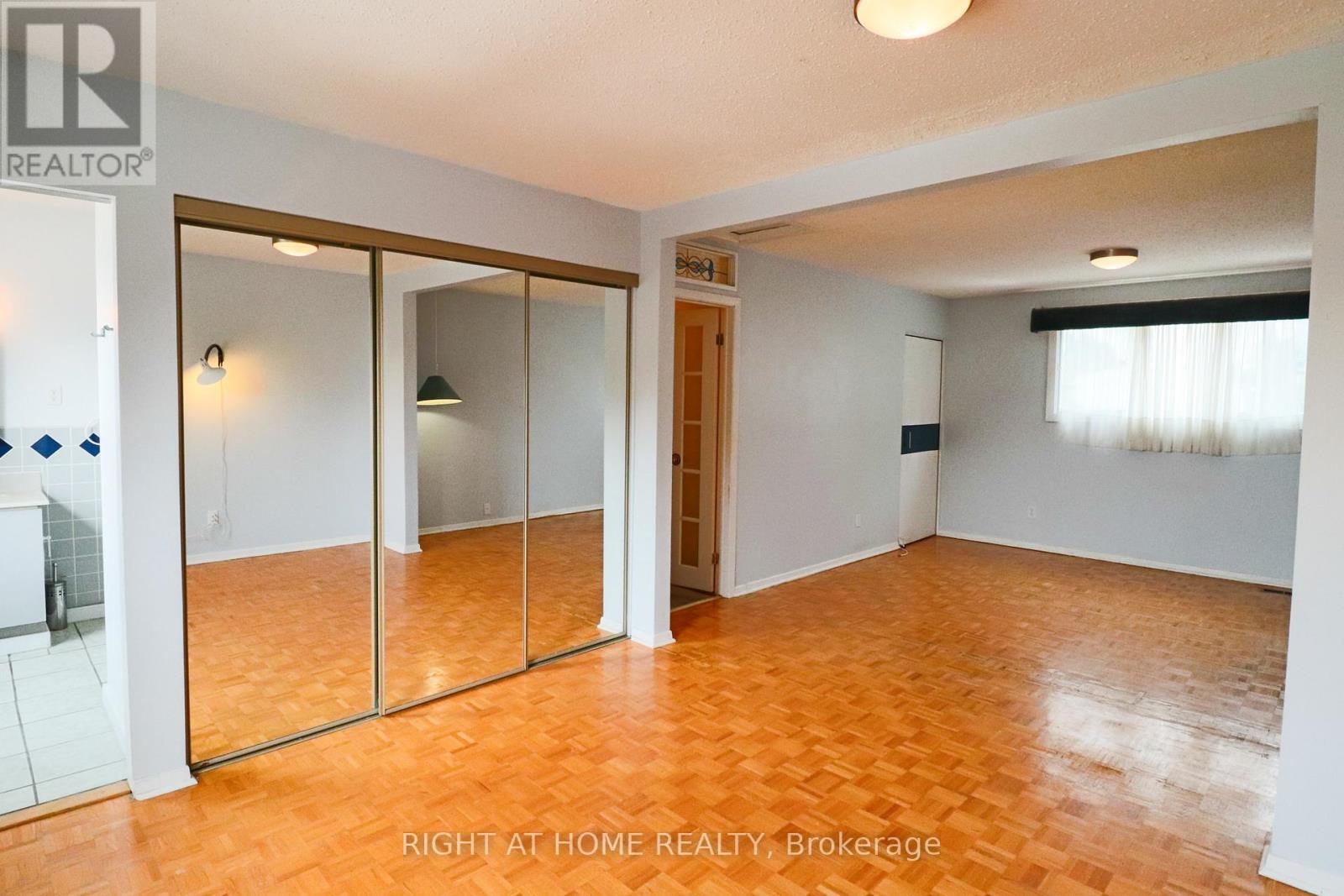 Photo 12 of 841 Thorndale Drive, Ottawa ON