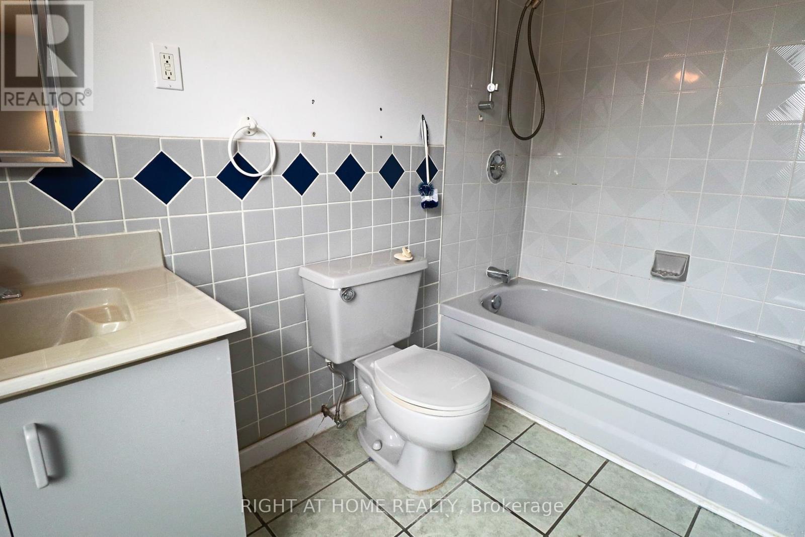 Photo 22 of 841 Thorndale Drive, Ottawa ON