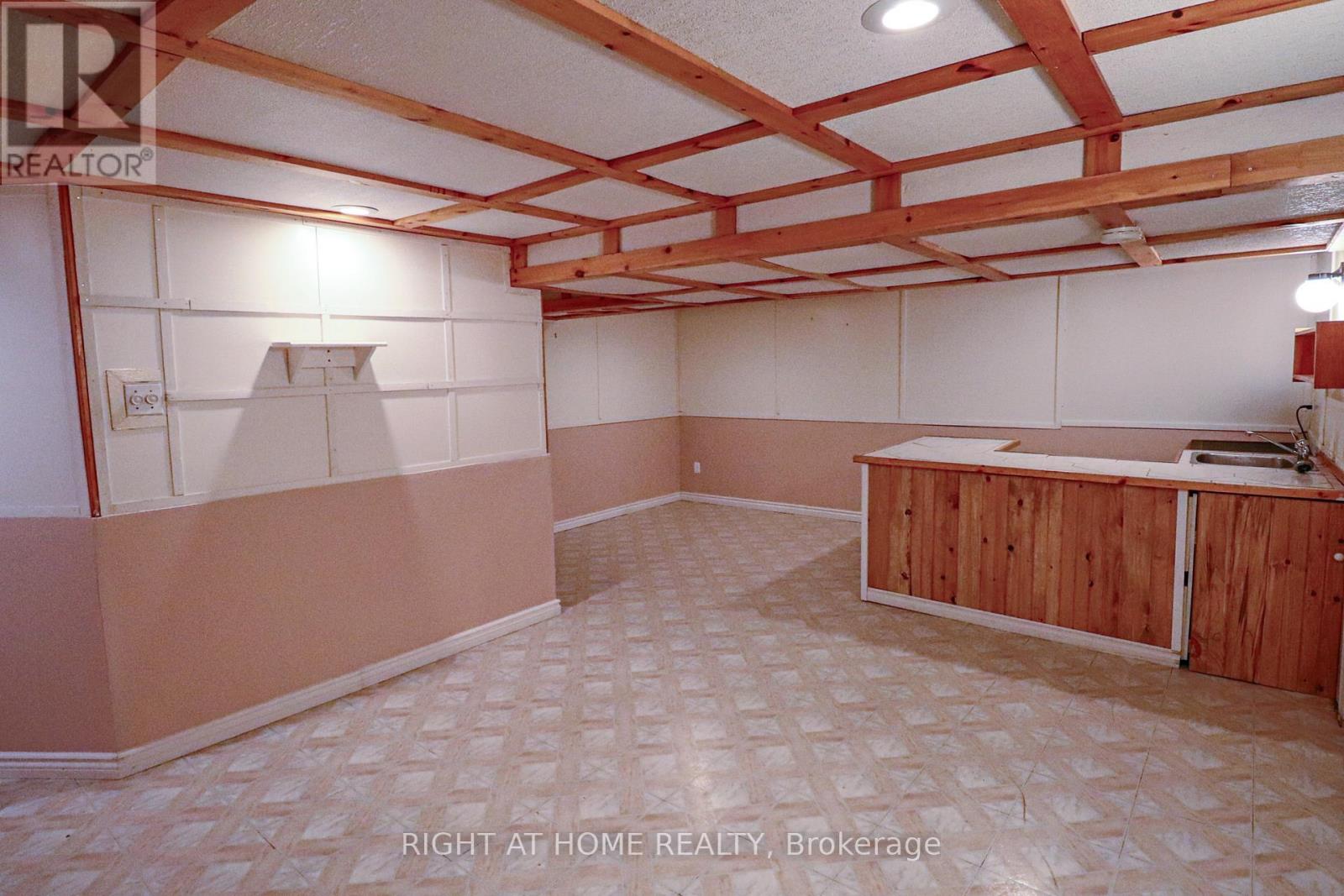 Photo 17 of 841 Thorndale Drive, Ottawa ON