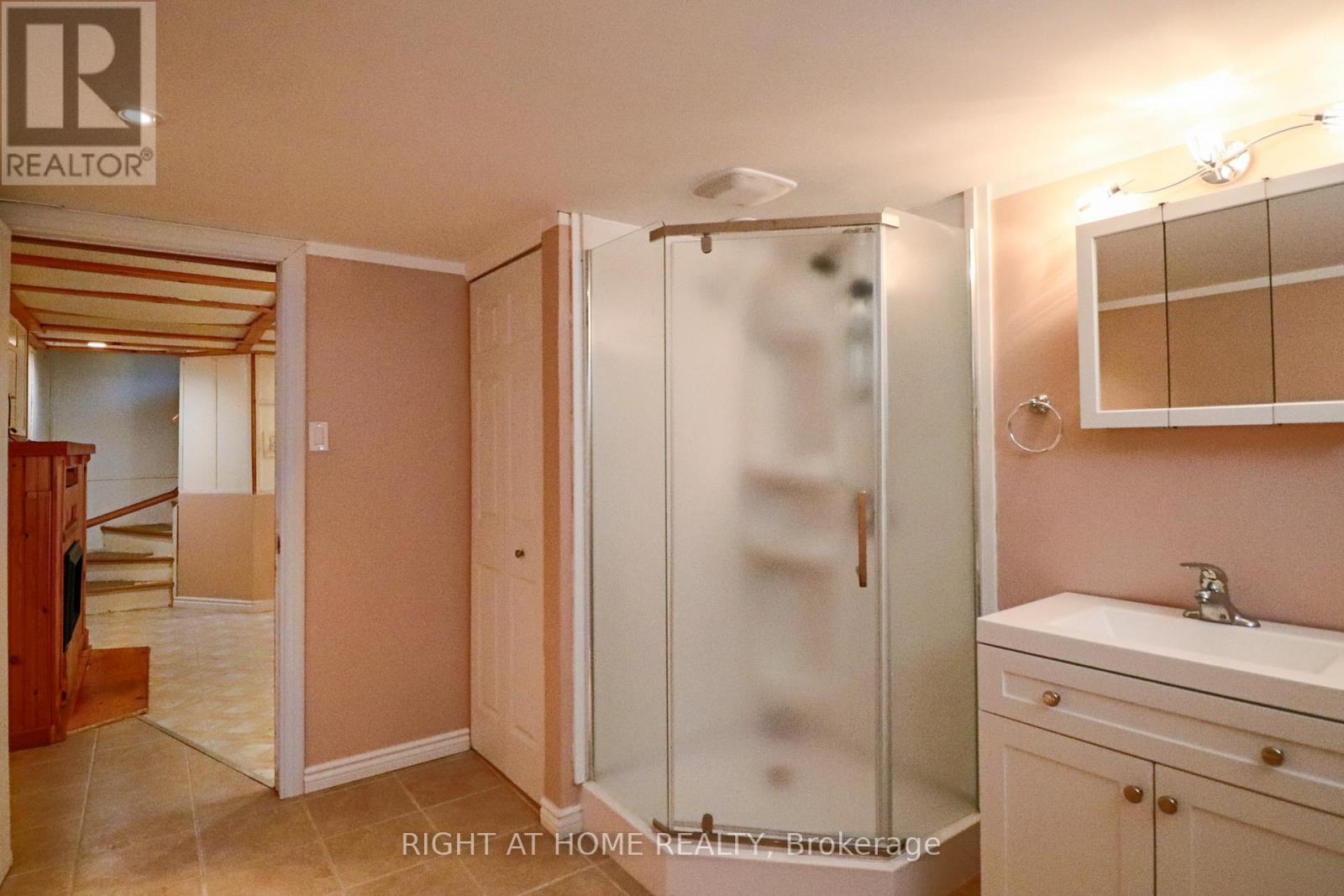 Photo 14 of 841 Thorndale Drive, Ottawa ON