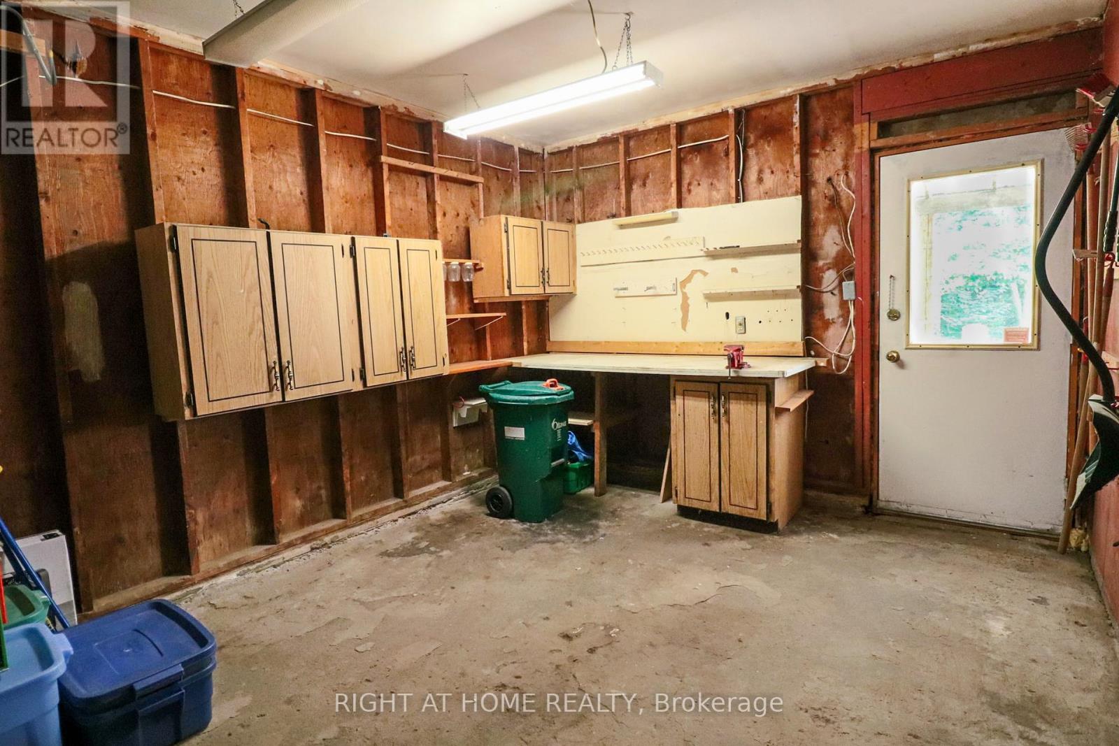 Photo 3 of 841 Thorndale Drive, Ottawa ON