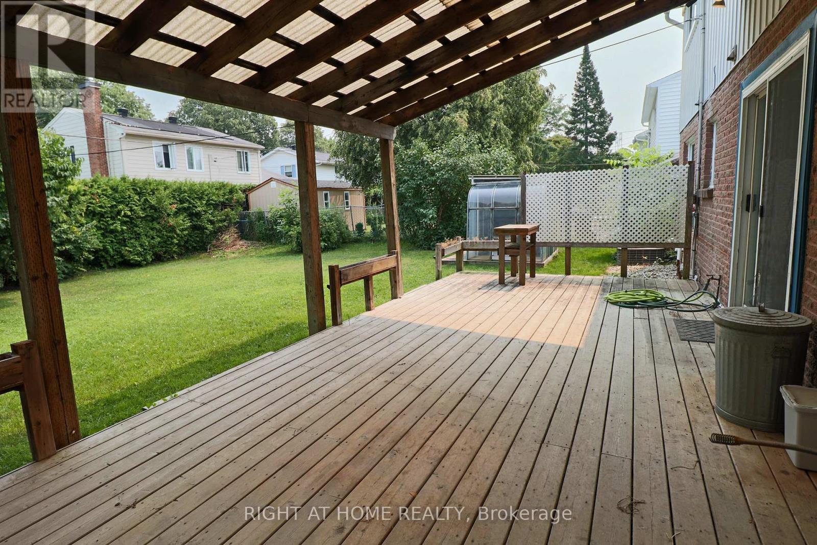 Photo 15 of 841 Thorndale Drive, Ottawa ON