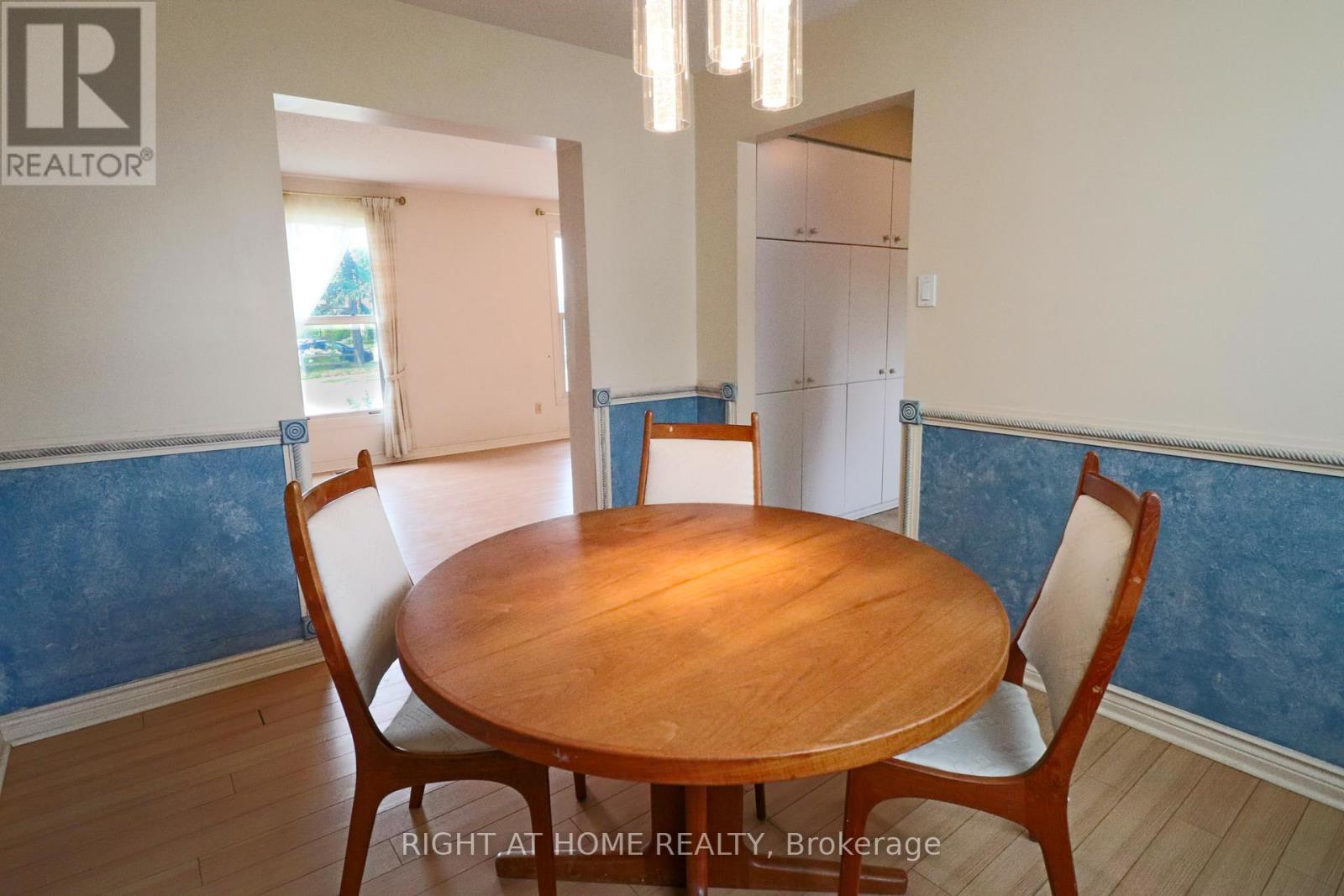 Photo 2 of 841 Thorndale Drive, Ottawa ON