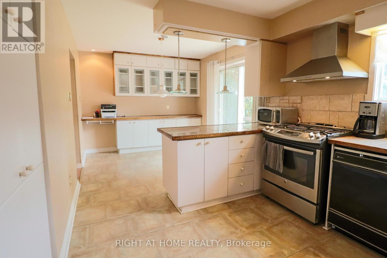 Photo 28 of 841 Thorndale Drive, Ottawa ON