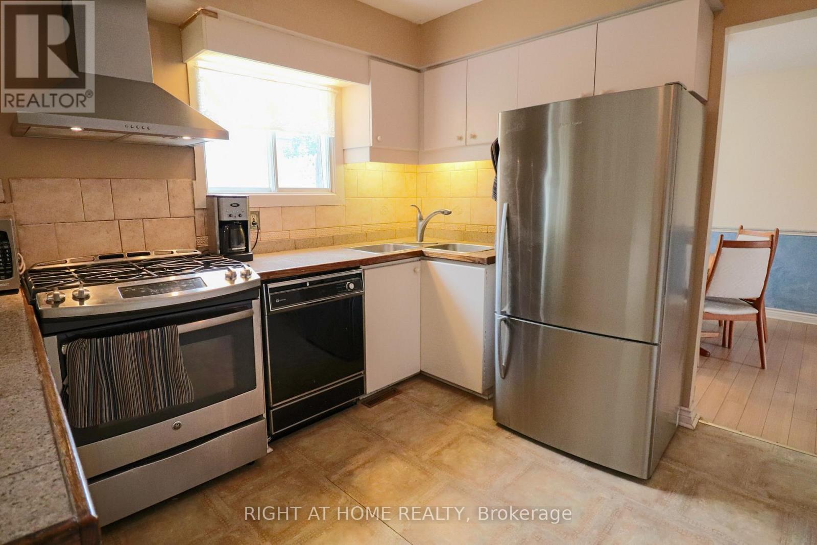 Photo 6 of 841 Thorndale Drive, Ottawa ON